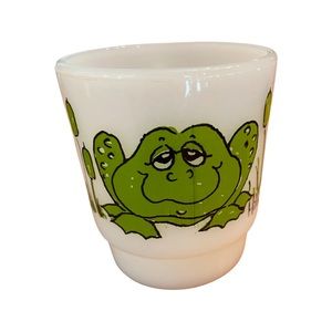 Super cute vintage frog cup by Fire king excellent condition perfect for coffee